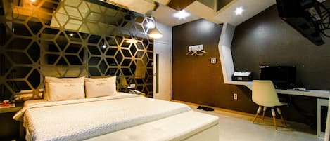 Premium bedding, pillow-top beds, free minibar, desk