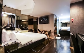 Suite Double Room | Premium bedding, pillowtop beds, free minibar, desk - Hotel Aria Nampo (Busan)
