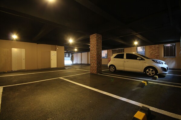 Free self-parking, free valet parking - Hotel Aria Nampo (Busan)
