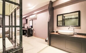 Premium-dobbeltværelse | Premium-sengetøj, senge med topmadrasser, gratis minibar, skrivebord