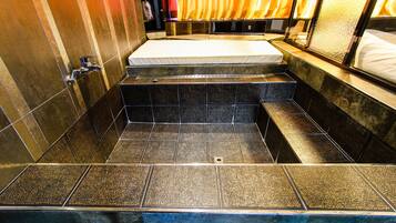 Suite Double Room | Deep-soaking bathtub