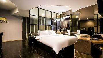 Suite (Double) | Ropa de cama de alta calidad y camas con pillow-top