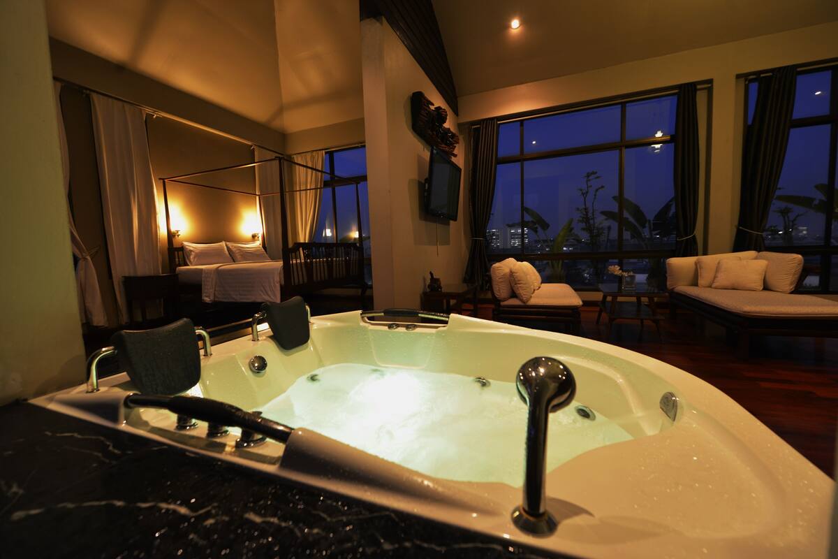 Grand Honeymoon Suite