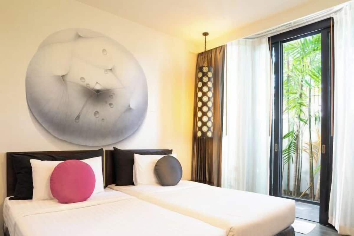Premium bedding, free minibar, in-room safe, blackout drapes
