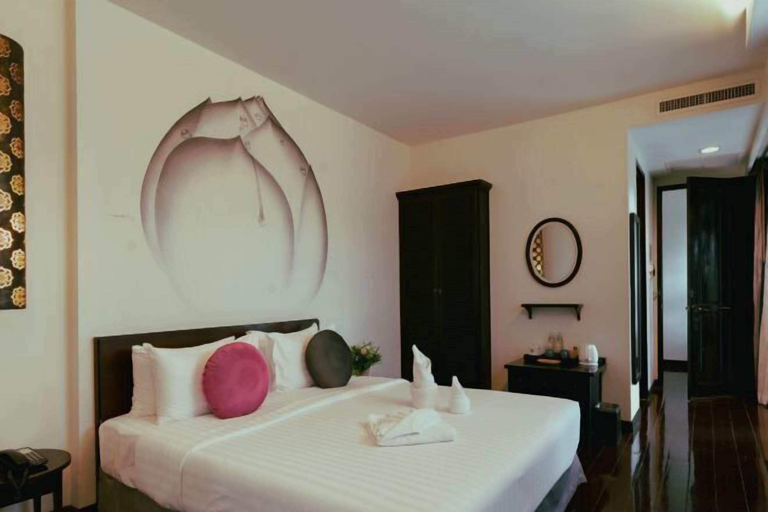 Sengetøy av topp kvalitet, minibar (inkludert) og safe på rommet