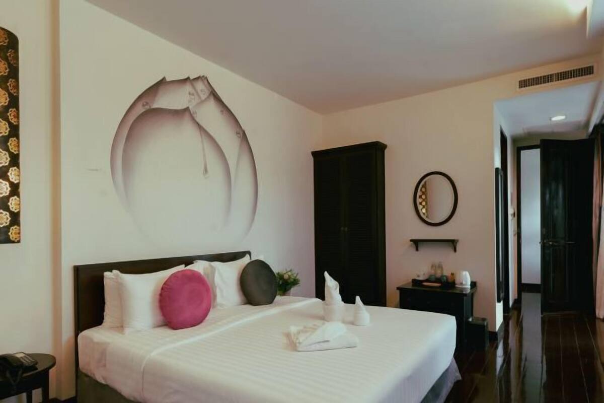 Sengetøy av topp kvalitet, minibar (inkludert) og safe på rommet