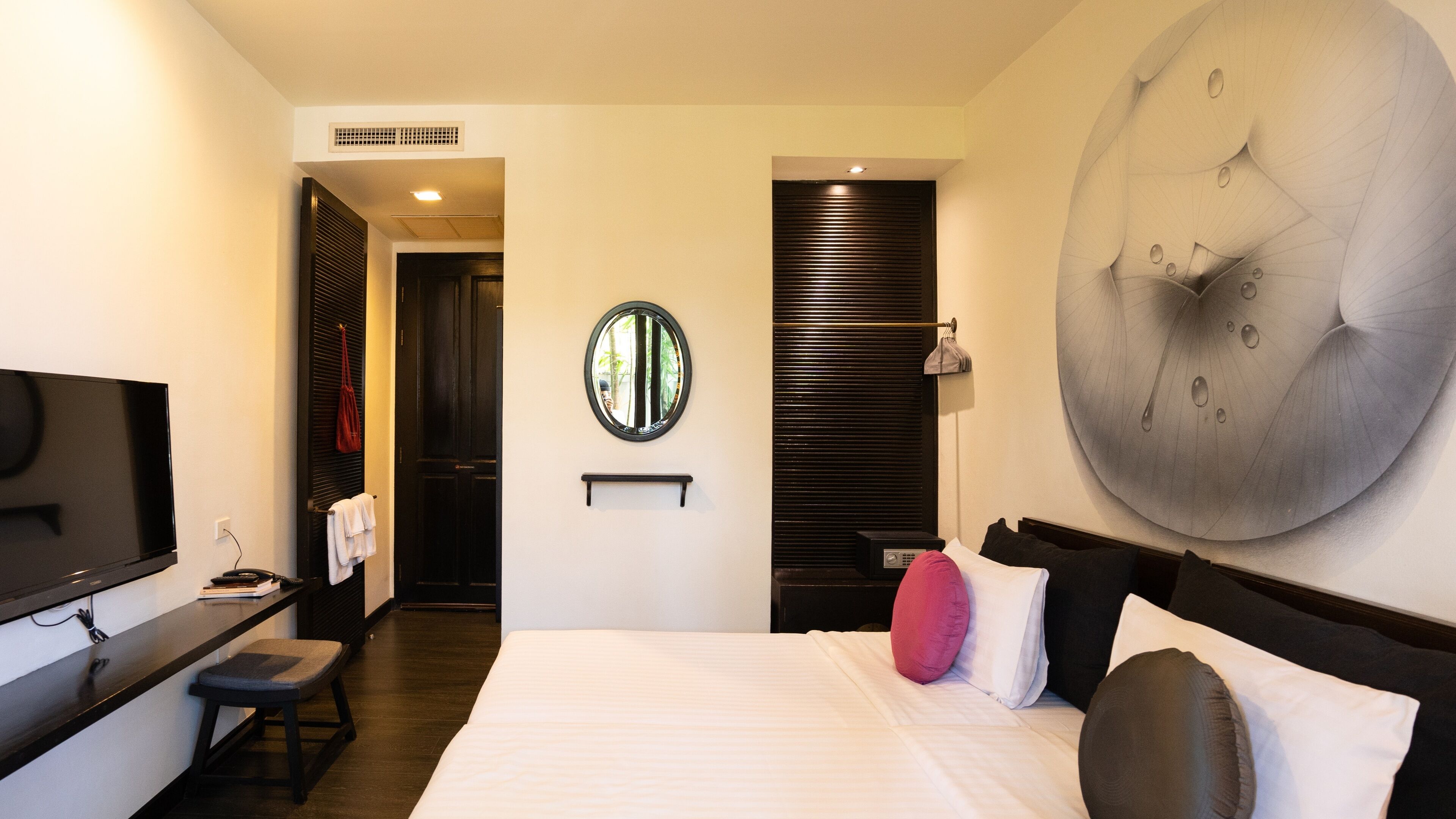 superior room | premium bedding, free minibar, in-room safe, blackout curtains
