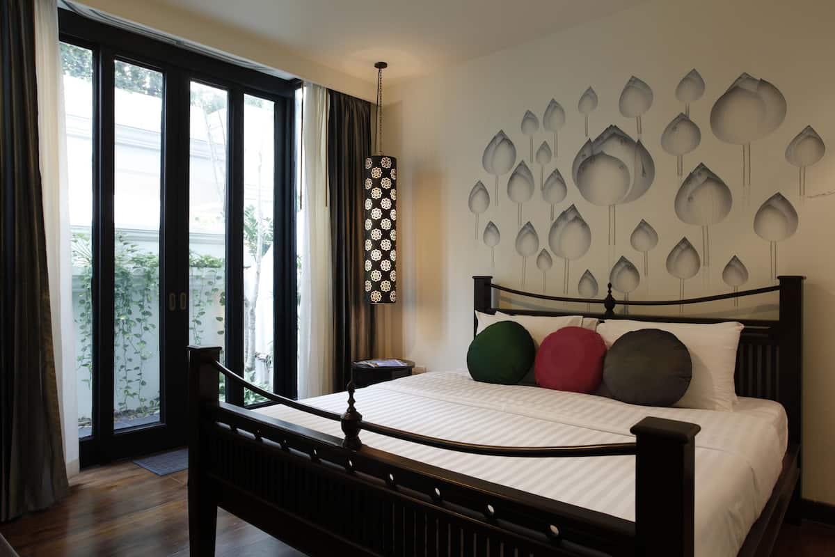Suite | Premium bedding, free minibar, in-room safe, blackout drapes