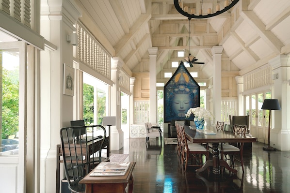 Televisión LCD 32 pulgadas con canales de televisión vía satélite