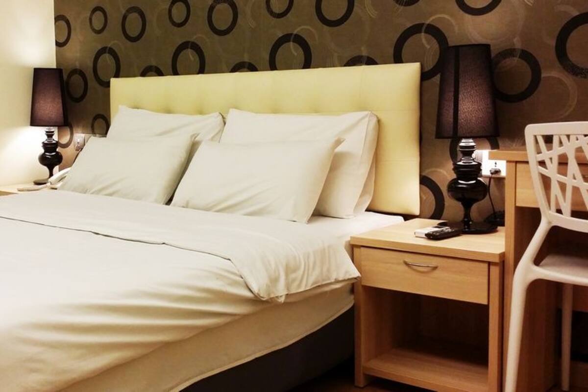 Kamar Deluks | Meja kerja, setrika/meja setrika, dan Wi-Fi gratis