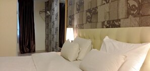 Suite Premium | Meja kerja, setrika/meja setrika, dan Wi-Fi gratis