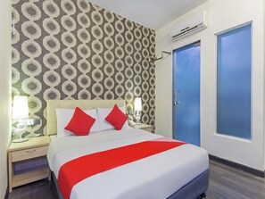 Desk, iron/ironing board, free WiFi - I-hotel @ Johor Bahru (Johor Bahru)