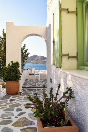 Estudio estándar, vistas al patio | Vistas al mar