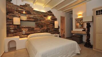 Cofres nos quartos, escrivaninha, quartos à prova de som