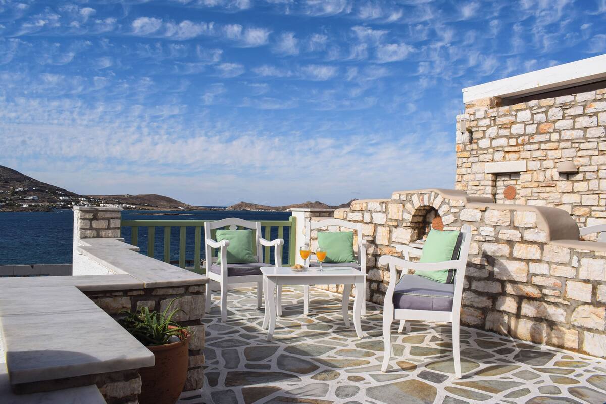 Estudio, vista al patio | Vista a la playa o el mar