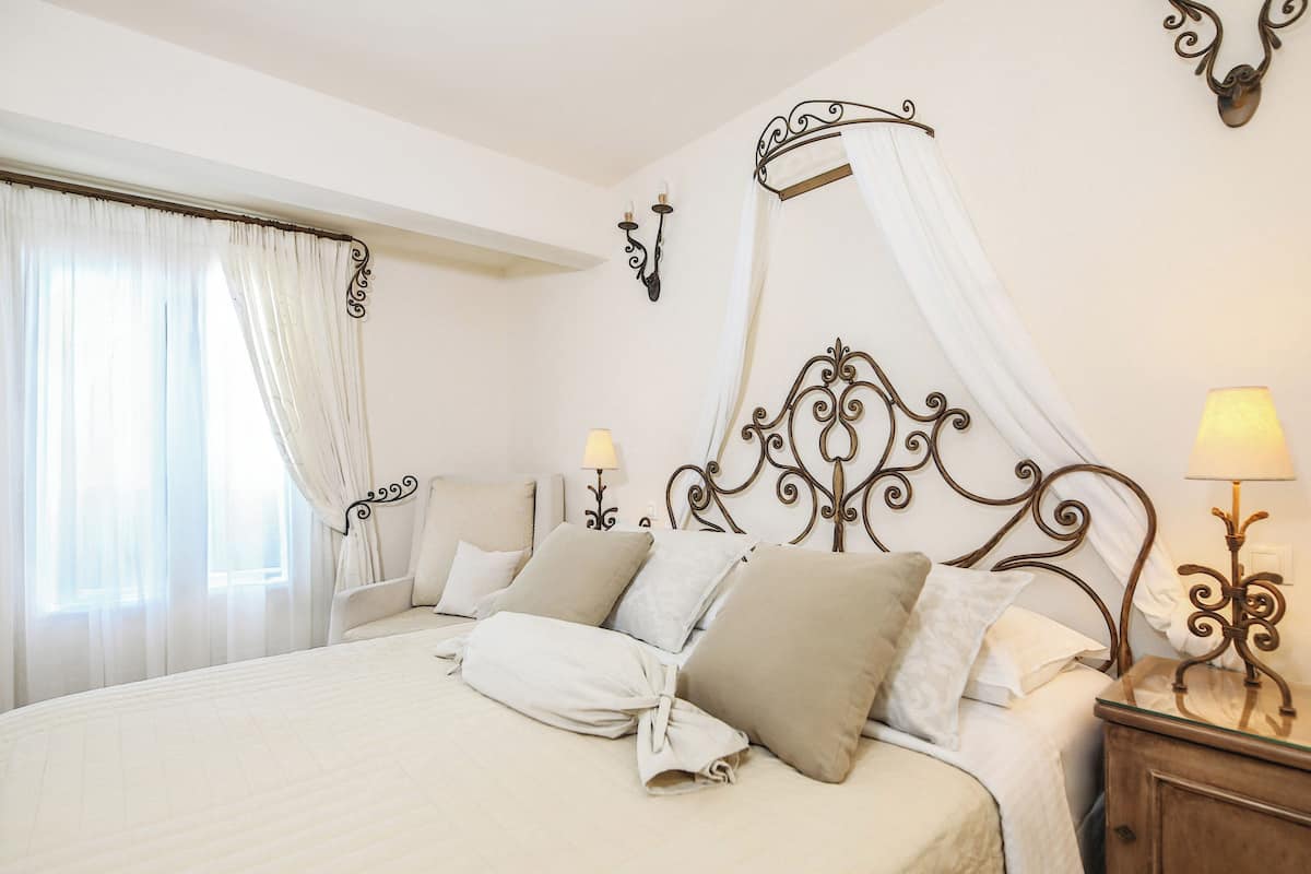 Suite, Sea View | In-room safe, desk, soundproofing, iron/ironing board (on request)