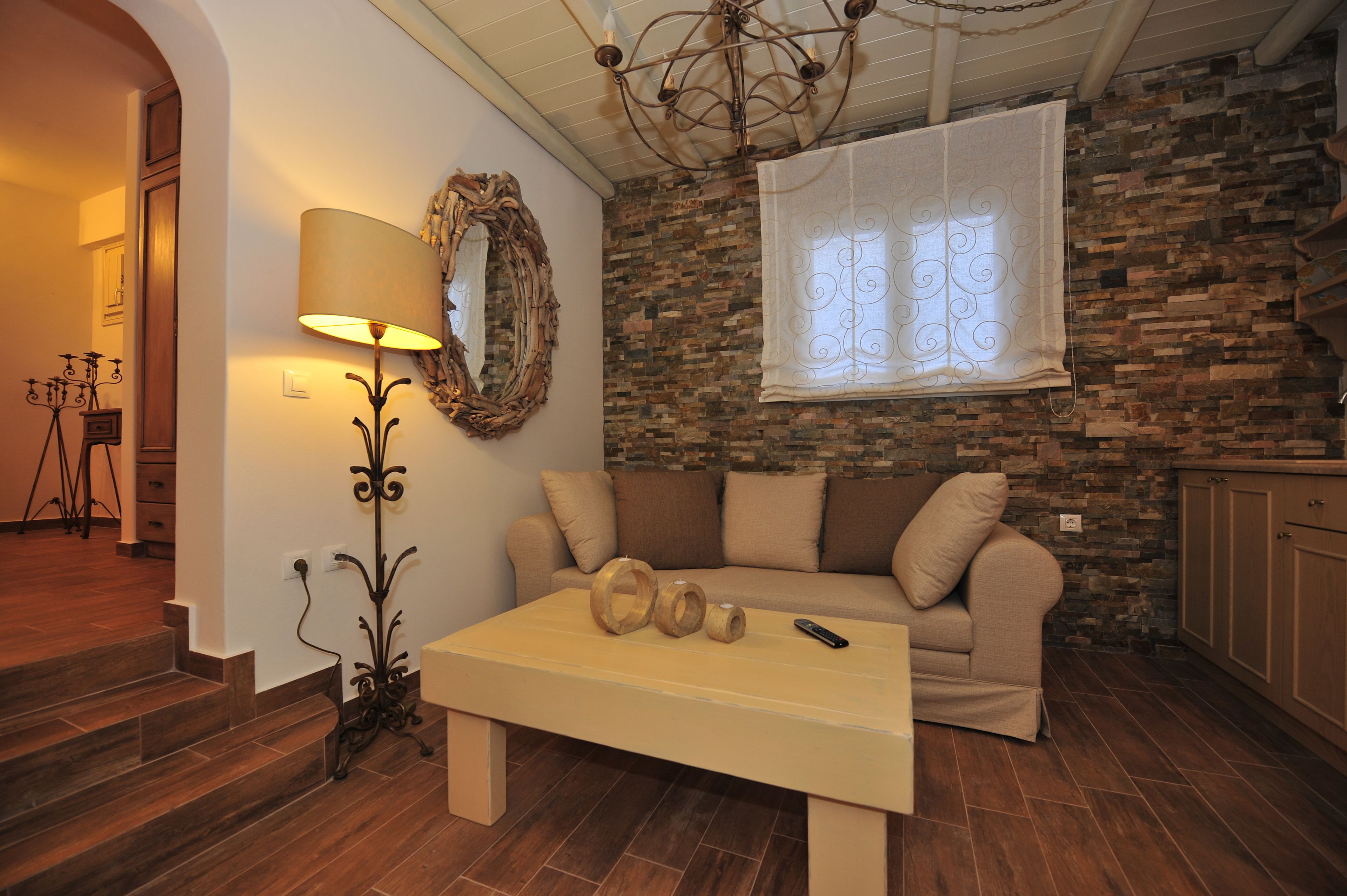 客房內保險箱、書桌、隔音、熨斗/熨衣板