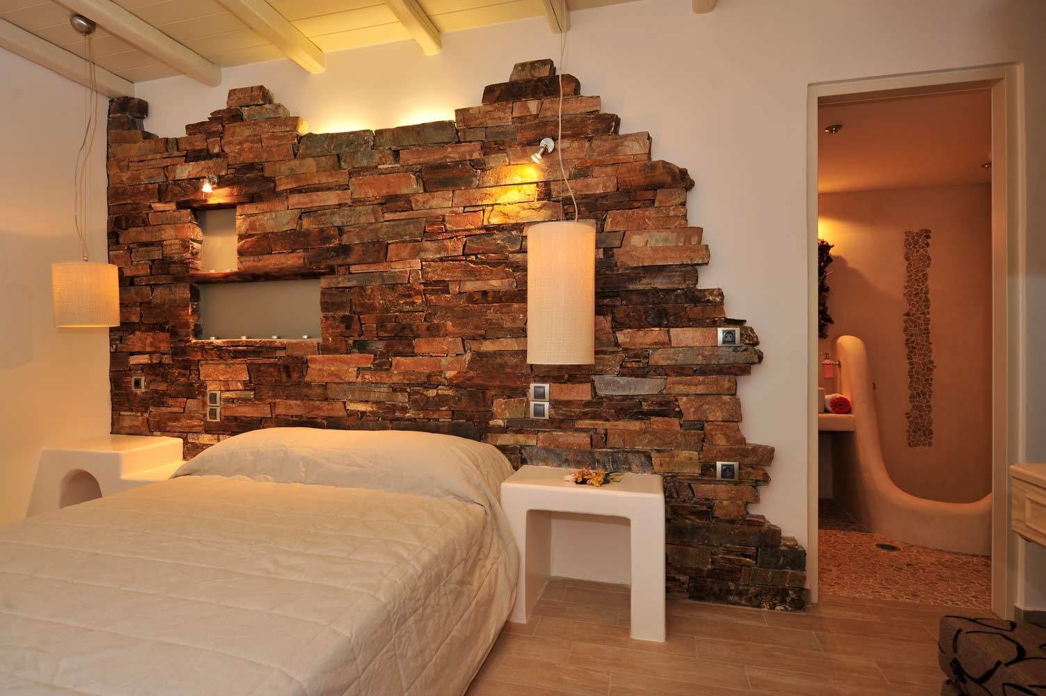 Caja de seguridad en la habitación y escritorio 