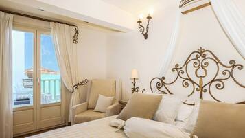 Suite, Sea View | In-room safe, desk, soundproofing, iron/ironing board