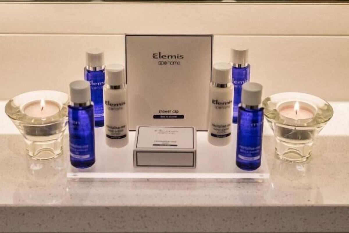 Designer toiletries, hair dryer, towels, shampoo