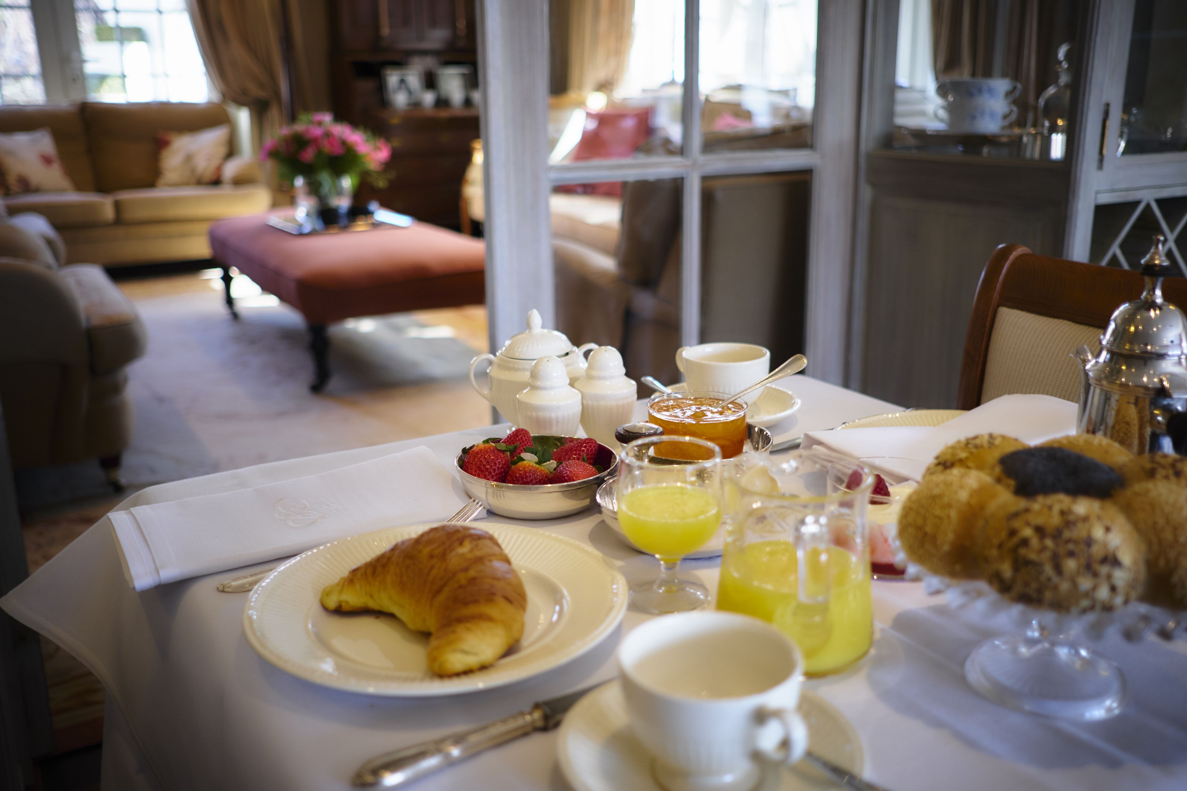 breakfast (eur 15 per person)