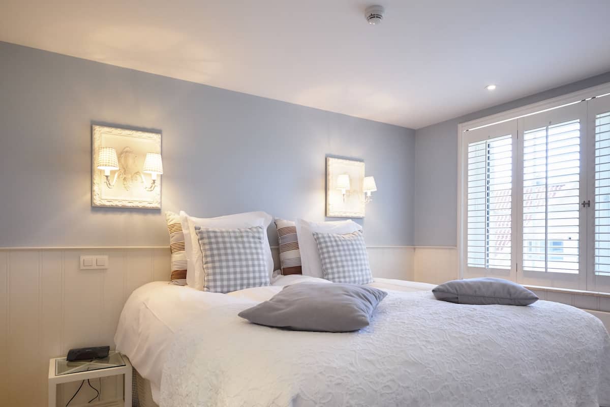 junior suite | premium bedding, down duvets, minibar, in-room safe