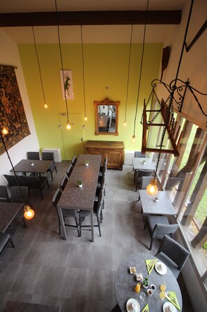 อาหารเช้าแบบคอนติเนนทัลทุกวัน (คิดค่าบริการ)