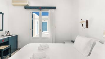 In-room safe, soundproofing, iron/ironing board, free WiFi