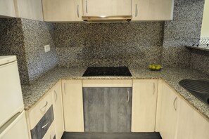 Full-sized fridge, microwave, cookware/dishes/utensils