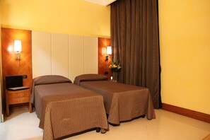 Classic-rum - privat badrum - utsikt mot staden | Egyptiska bomullslakan och sängtillbehör av högsta kvalitet