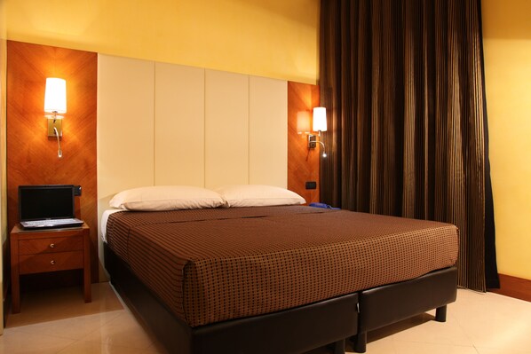 Classic-rum - privat badrum - utsikt mot staden | Egyptiska bomullslakan och sängtillbehör av högsta kvalitet