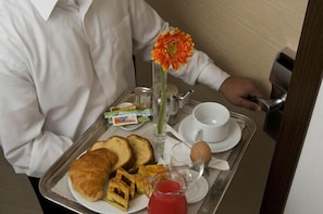 Standard Double Room | Room service - dining - Federica's Home (Rome)