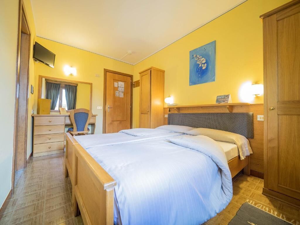 desk, cots/infant beds, free wifi, bed sheets