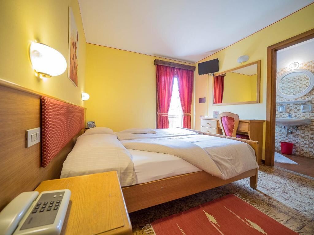 desk, cots/infant beds, free wifi, bed sheets