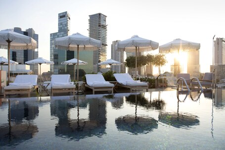 Infinity pool
