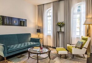 Televisión de pantalla plana, películas con cargo