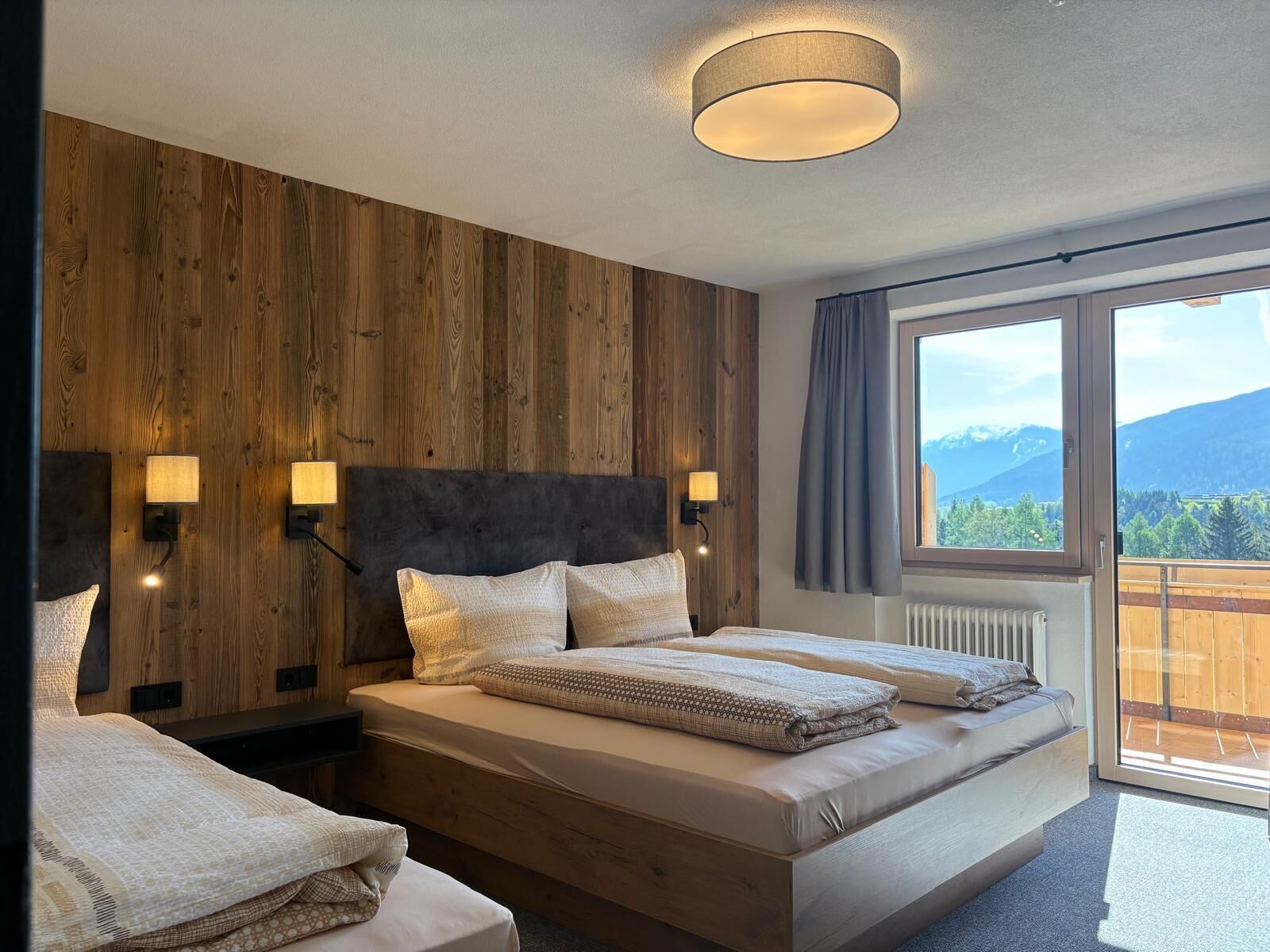 Panorama Suite 307 | In-room safe, free WiFi, bed sheets