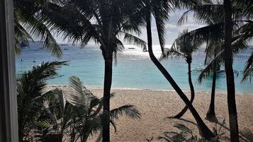 Deluxe Seaview | In-room safe, free WiFi, bed sheets