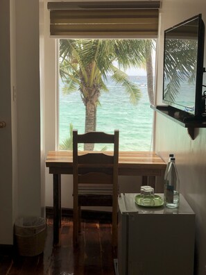 Deluxe Seaview | In-room safe, free WiFi, bed sheets - DiveGurus Boracay Beach Resort (Boracay Island)