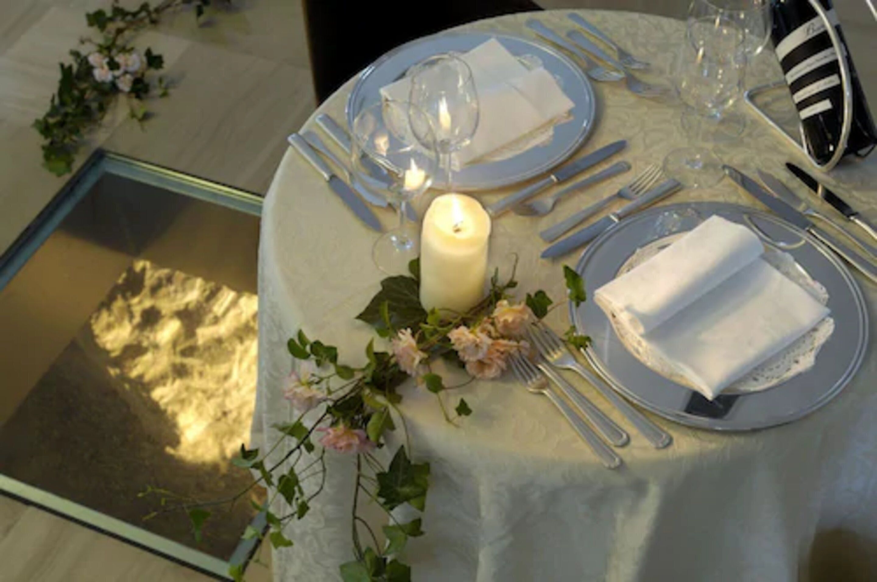 2 restaurants, breakfast, lunch, dinner served; mediterranean cuisine