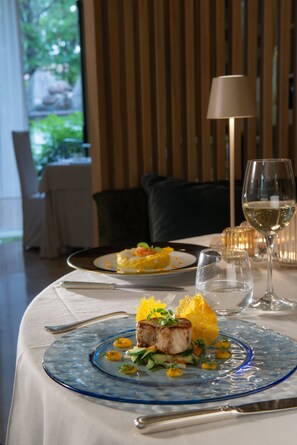 2 restaurants; breakfast, lunch and dinner served  - Hotel Terme Neroniane (Montegrotto Terme)
