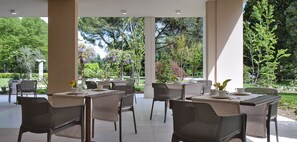 2 restaurants, breakfast, lunch, dinner served; Mediterranean cuisine