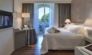 Minibar, in-room safe, individually furnished, desk