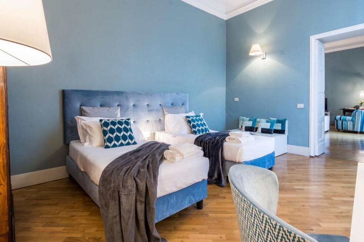 Apartment, 3 Bedrooms, River View (New Old River) | Down comforters, desk, iron/ironing board, cribs (free)