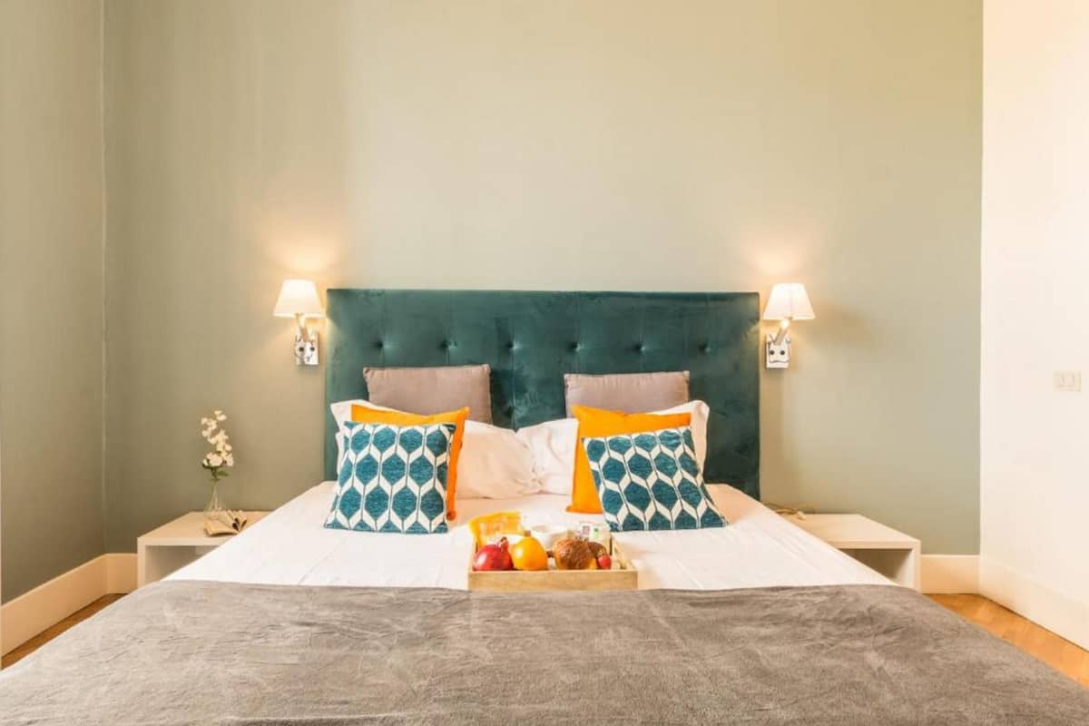 2 bedrooms, down duvets, individually furnished, desk