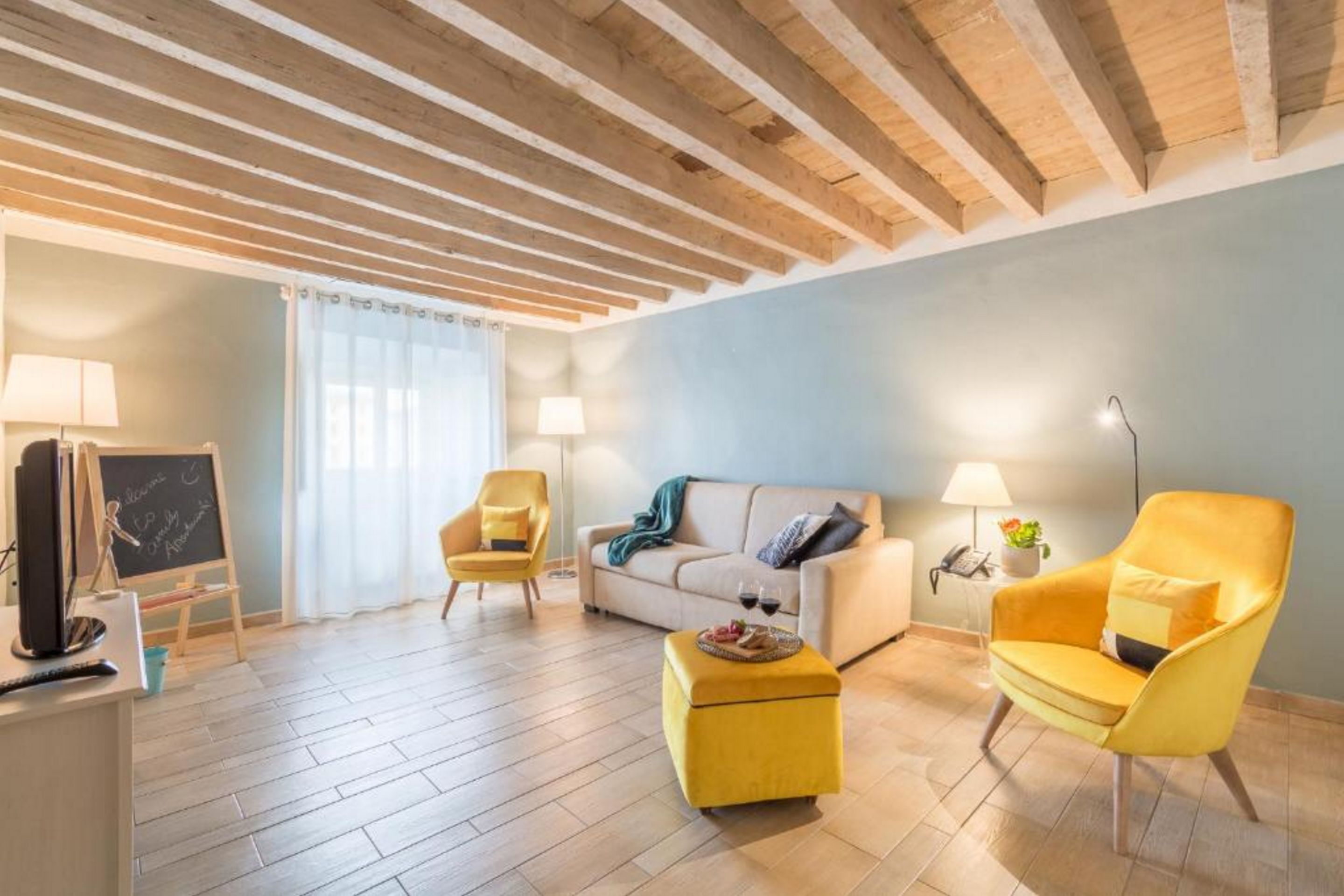 Apartment, 1 Bedroom, River View (Primavera) | Living room | LCD TV