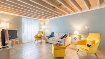 Apartment, 1 Bedroom, River View (Primavera) | Living room | LCD TV