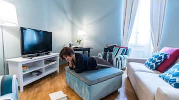Appartamento, 3 camere da letto, vista fiume (New Old River) | Soggiorno | TV LCD