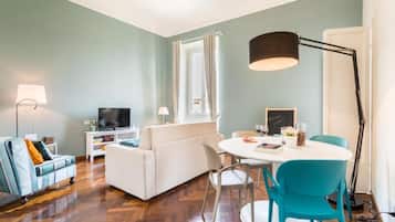 Apartment, 1 Bedroom, River View (Window on Florence) | Living room | LCD TV