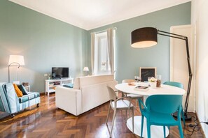 Leilighet, 1 soverom, elveutsikt (Window on Florence) | Oppholdsrom | LCD-TV